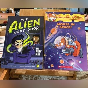 Scholastic Geronimo Stilton: Mouse in Space! and The Alien Next Door Book Set